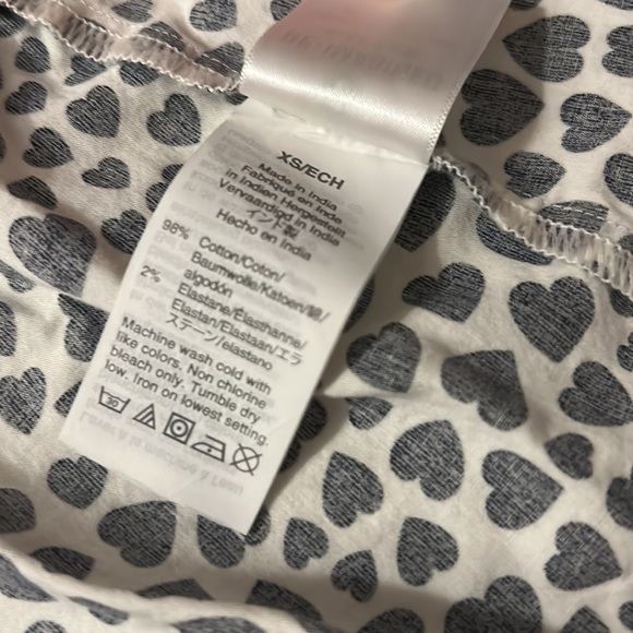 J. Crew Button Down Navy Blue Heart Print White Blouse Size XS LIKE NEW Preppy - Picture 8 of 8